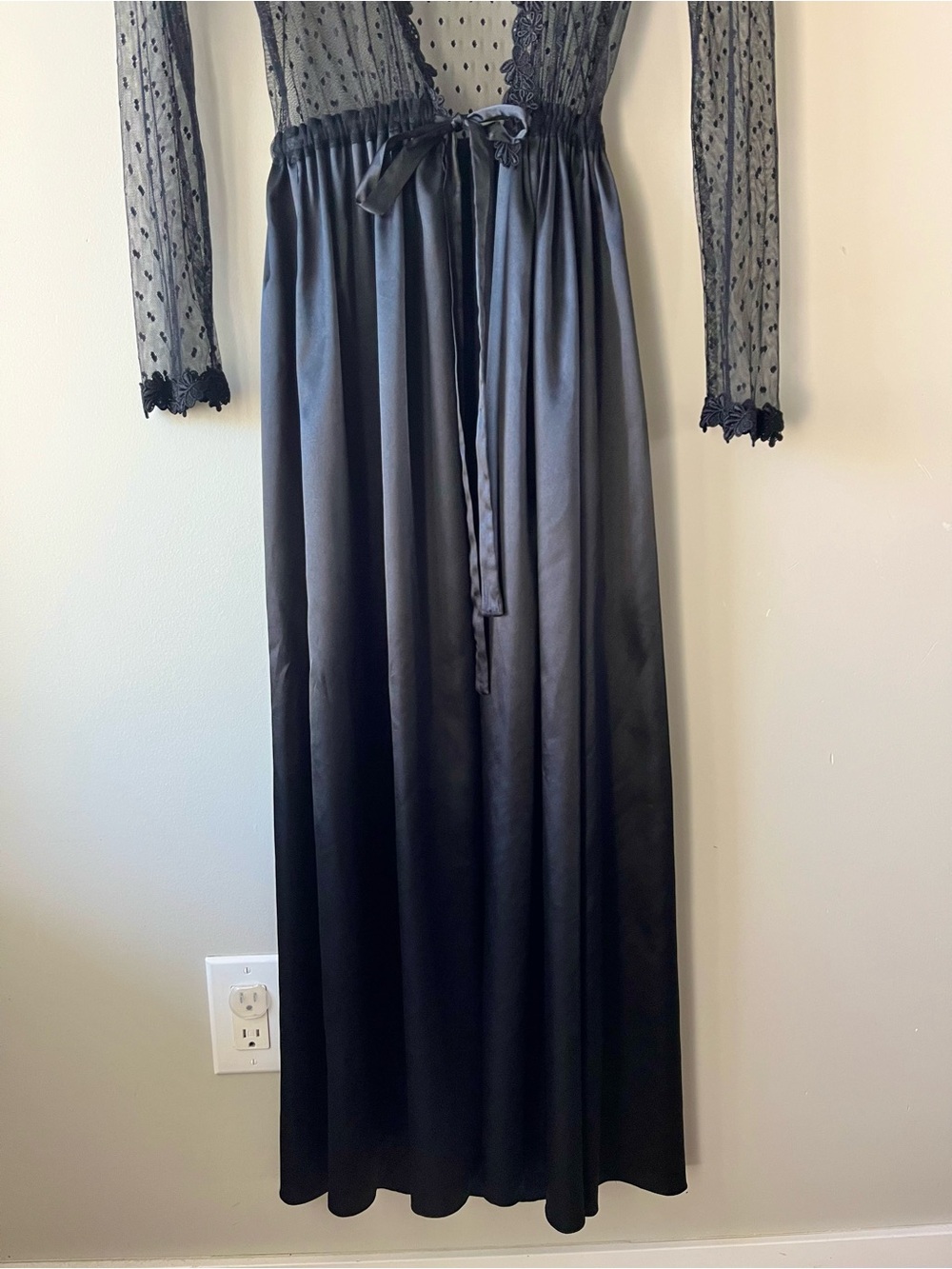 Flora Nikrooz Black Sheer Lace Bodice Embroidered Trim Long Robe Size Small - Picture 3 of 11